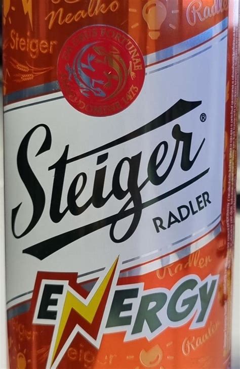 fľaša piva Steiger Radler so slamkou