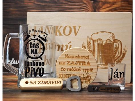 Gravírovaný drevený pivný pohár