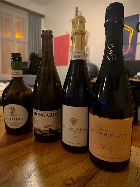 Fľaša šumivého vína s označením Extra Brut