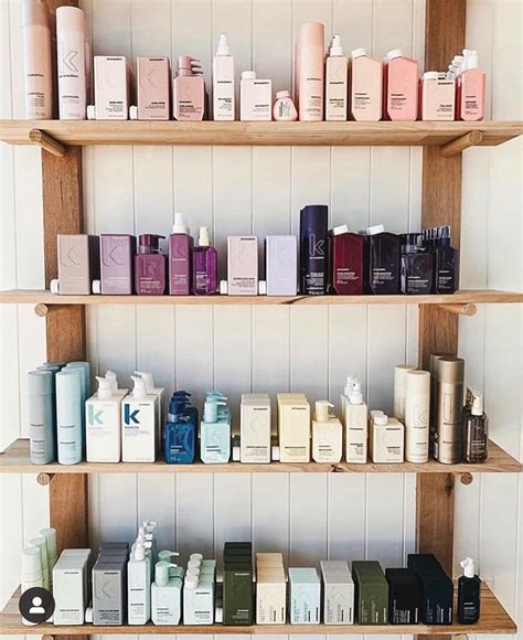 Ilustrácia rôznych produktov, ktoré je možné uskladniť v 50-litrových fľašiach: víno, destiláty, sirupy, oleje, likéry