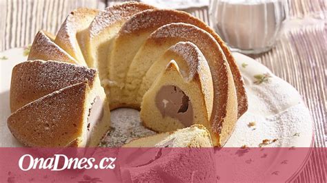 Sviatočný stôl s vaječným koňakom