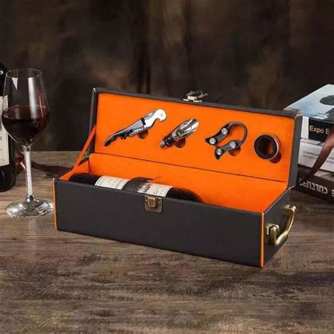 Darčekový set s fľašou vína a doplnkami