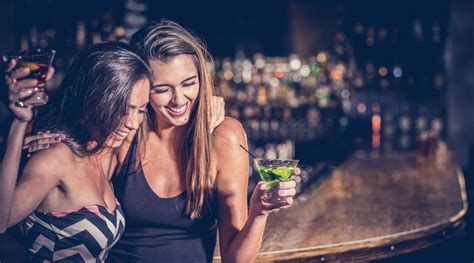 Žena vyberá alkohol