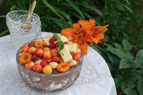 Miska s rôznym ovocím a koreninami