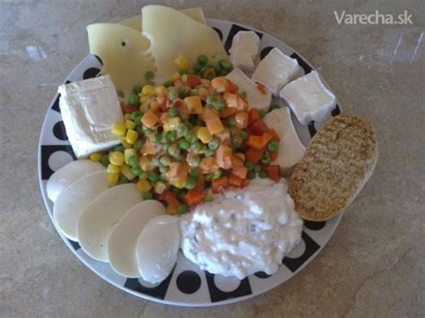 Syrový tanier s vínom