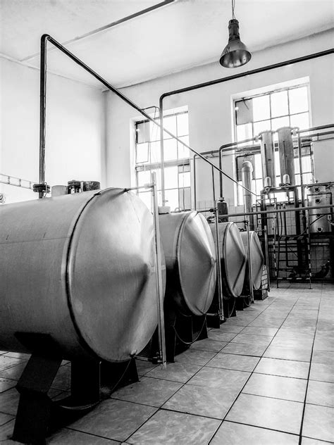 Rôzne typy nádob na zrenie destilátov