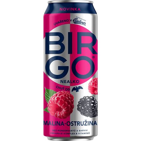 Športovec popíjajúci nealkoholické pivo po tréningu