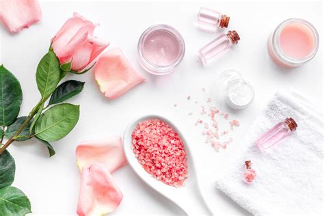 Ilustrácia rôznych typov emulzií v kozmetike