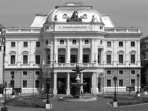 Detailná fotografia historickej budovy pivovaru na Moyzesovom námestí