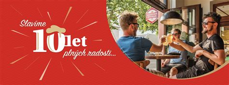 starý pivovar s drevenými sudmi