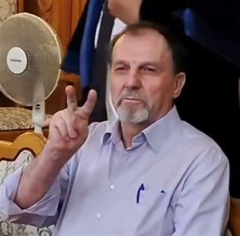 Dve rozdielne ilustrácie: jedna zobrazujúca človeka ako morálne slabého, druhá ako trpiaceho chorobou