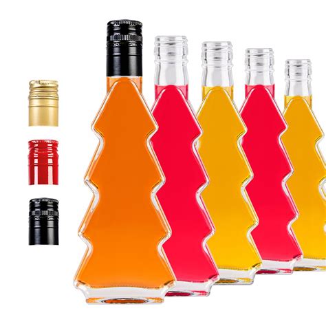 Sklenené fľaše s rôznymi značkami na dne