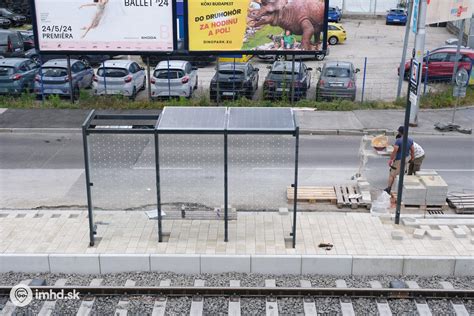 Ilustračná fotografia autobusovej zastávky v mestskej časti