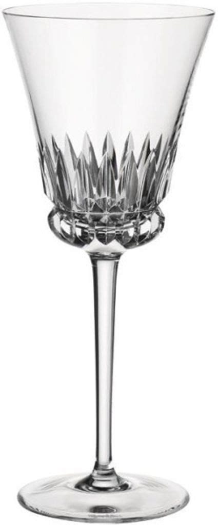 Detail kvalitného krištáľového pohára na víno