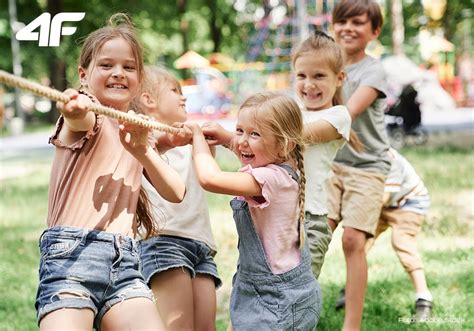 Ilustračná fotografia detí, ktoré sa hrajú