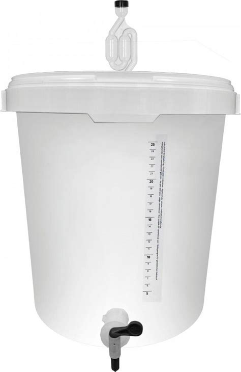 Nádoba s čerstvo vylisovaným muštom