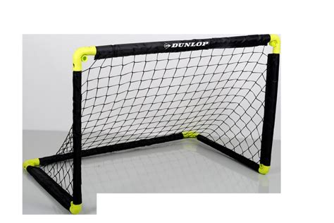 Prenosná futbalová bránka v záhrade