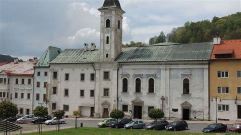 Františkánsky kláštor v zasneženej krajine