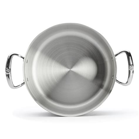 Detail nerezového sudu s pokrievkou