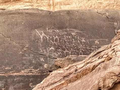 Petroglyfy v kaňone Khazali