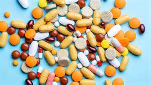 Infografika znázorňujúca rôzne lieky a ich interakcie