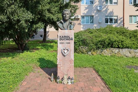 Pamätník Karola Duchoňa v Galante