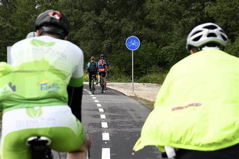 Ilustračná fotografia cyklistu na ceste