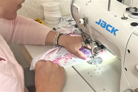 Detailný pohľad na stupnicu analógového refraktometra