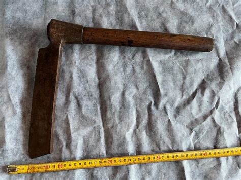 Starý vinohradnícky nástroj