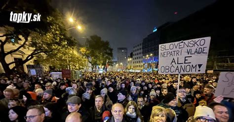 Zhromaždenie na Námestí SNP