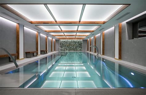 Viacúčelový bazén s rôznymi časťami