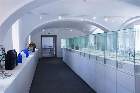 Skláreň RONA pri práci