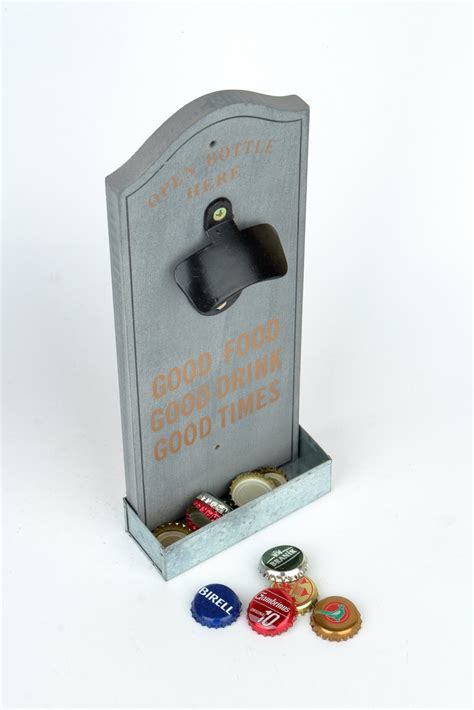 Nástenný otvárač piva s magnetom na zátky