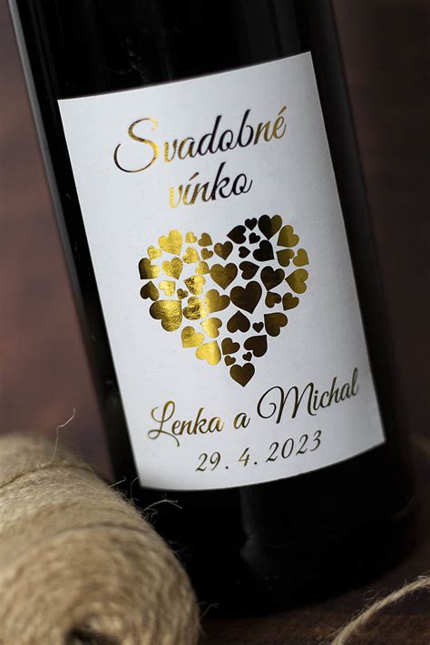 Zlatá etiketa na víne