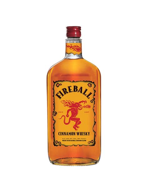 Škoricové tyčinky a pohár s Fireball whisky