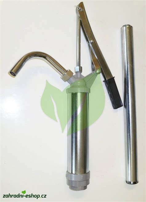 Párty pumpa pripojená ku keg sudu na pikniku