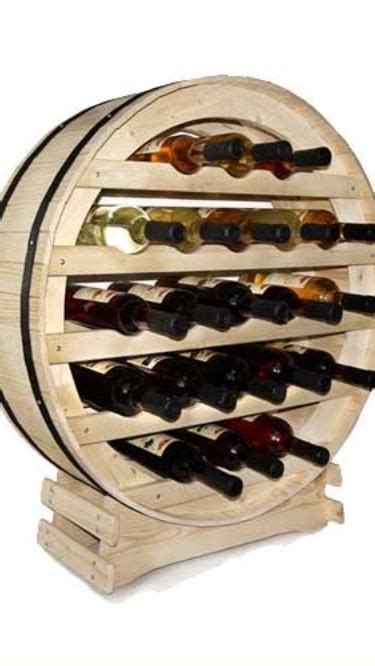 detail drevenej štruktúry stojana na víno