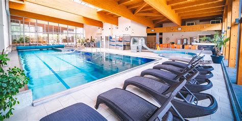 Interiér wellness centra s pivnými kúpeľmi