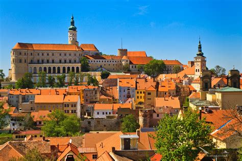 Panoráma mesta Mikulov s hradom