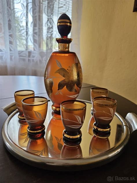 Set na likér s fľašou a pohármi