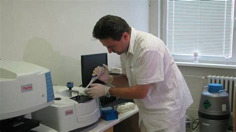 Laboratórna analýza vzorky alkoholu