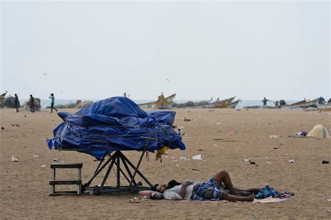 Ilustračná fotografia ľudí popíjajúcich alkohol