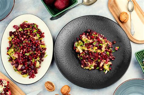 misa plná zrniečok granátového jablka