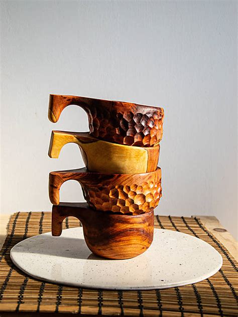 Detail betónového stĺpika s viditeľnou textúrou