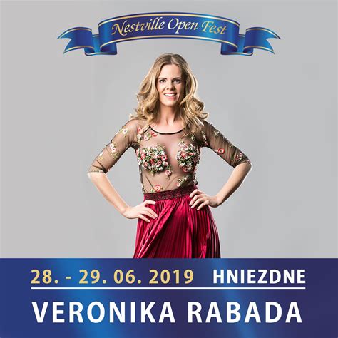 Speváčka Veronika Rabada na pódiu