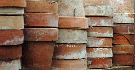 stredoveké hlinené poháre