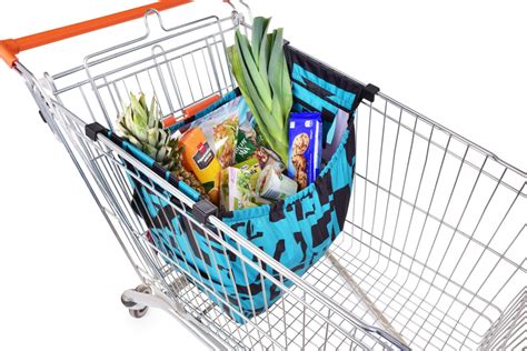 Ilustračná fotografia nákupného vozíka plného piva