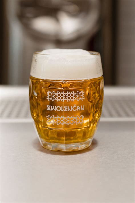 Tulipánové sklo s remeselným pivom