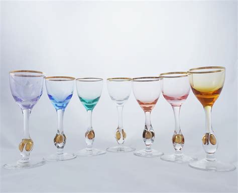 Rôzne farebné varianty pohárov Zlatá Zuzana