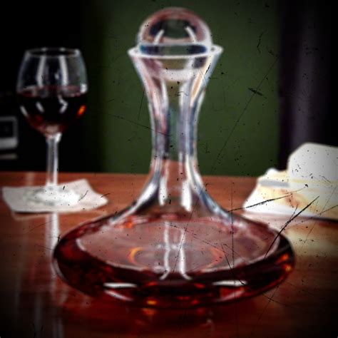 Dekantér s červeným vínom